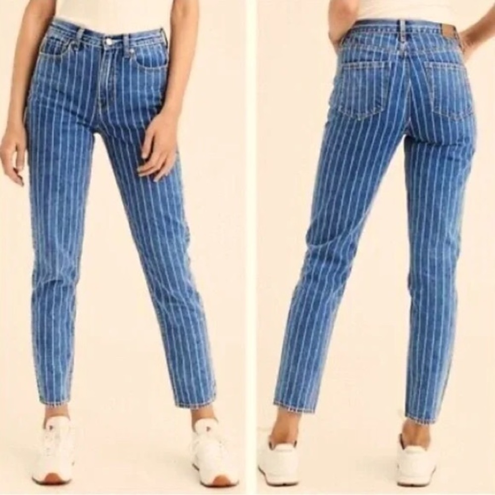 American Eagle Mom Jeans